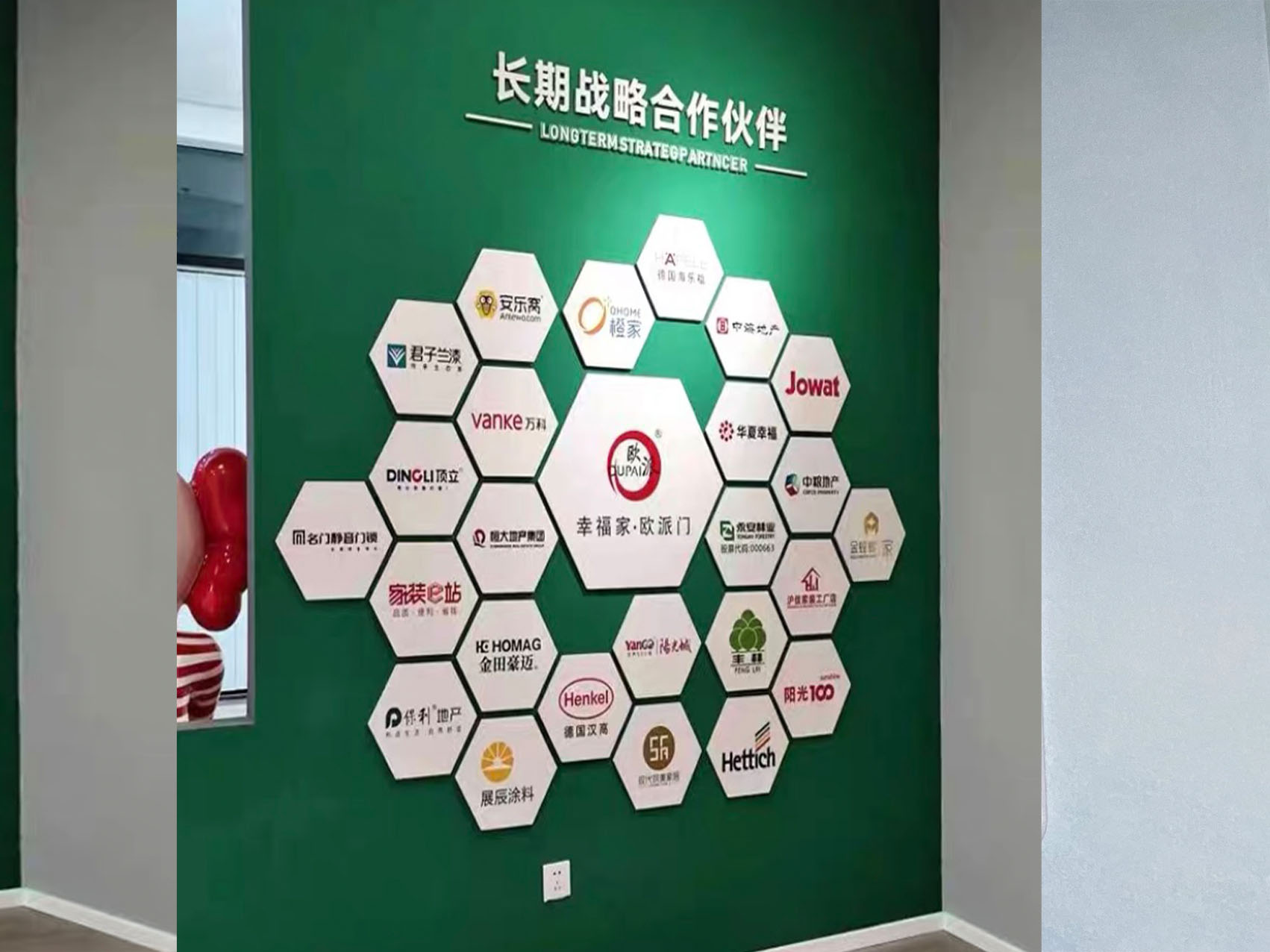 玻璃墻面可以設(shè)計文化墻嗎(圖1)